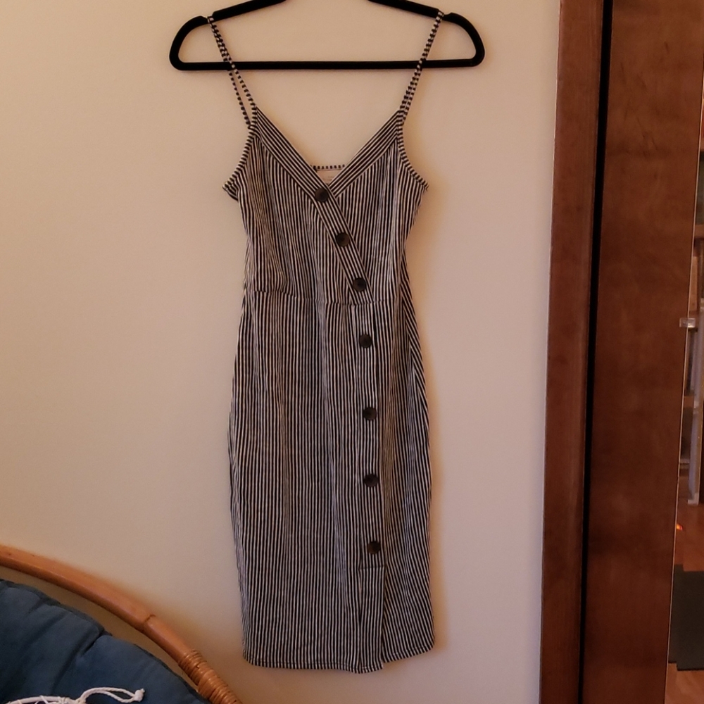 Slim-fitting dress